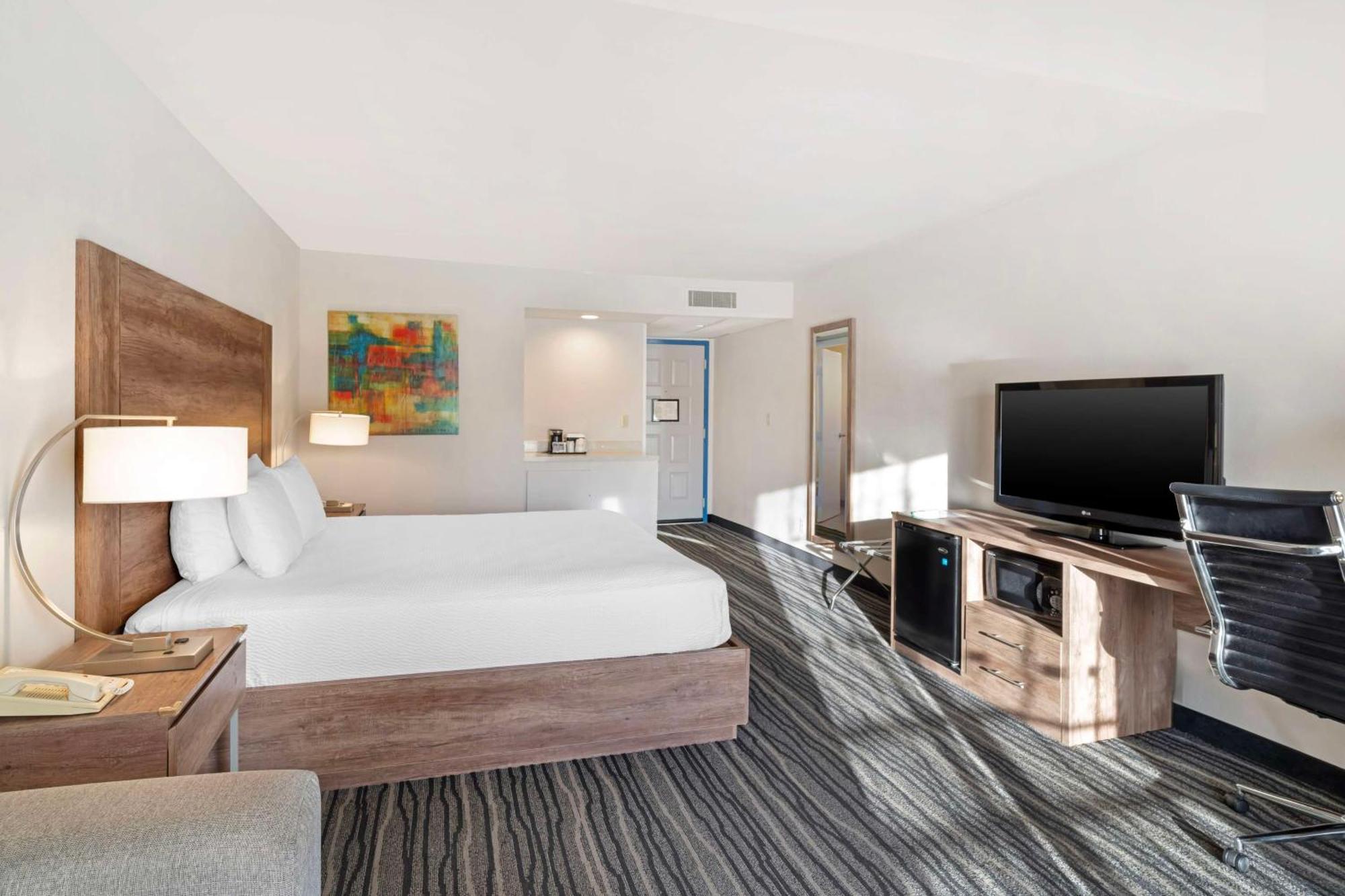 Hotel Western Royale & Simi Valley