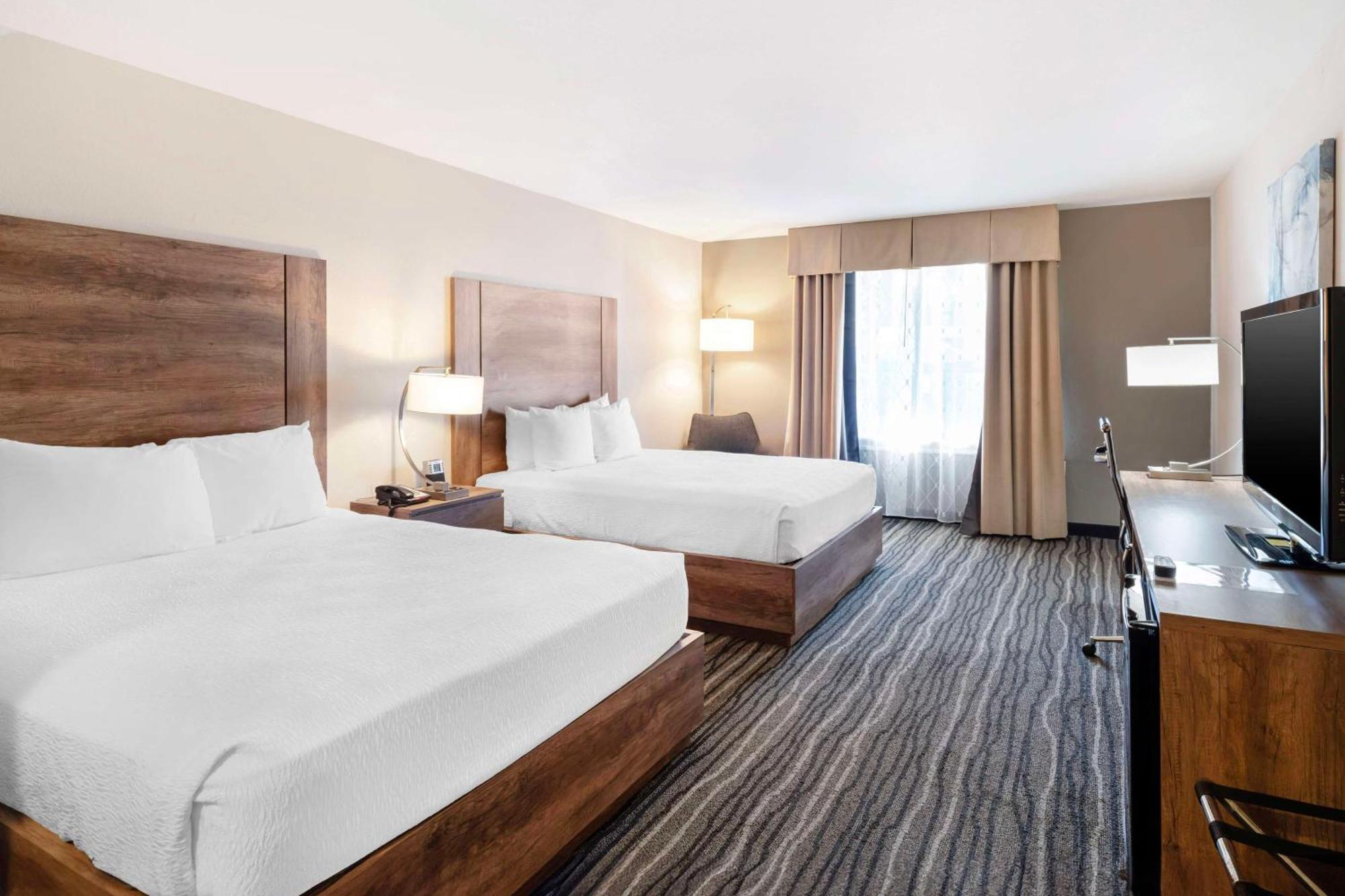Hotel Western Royale & Simi Valley