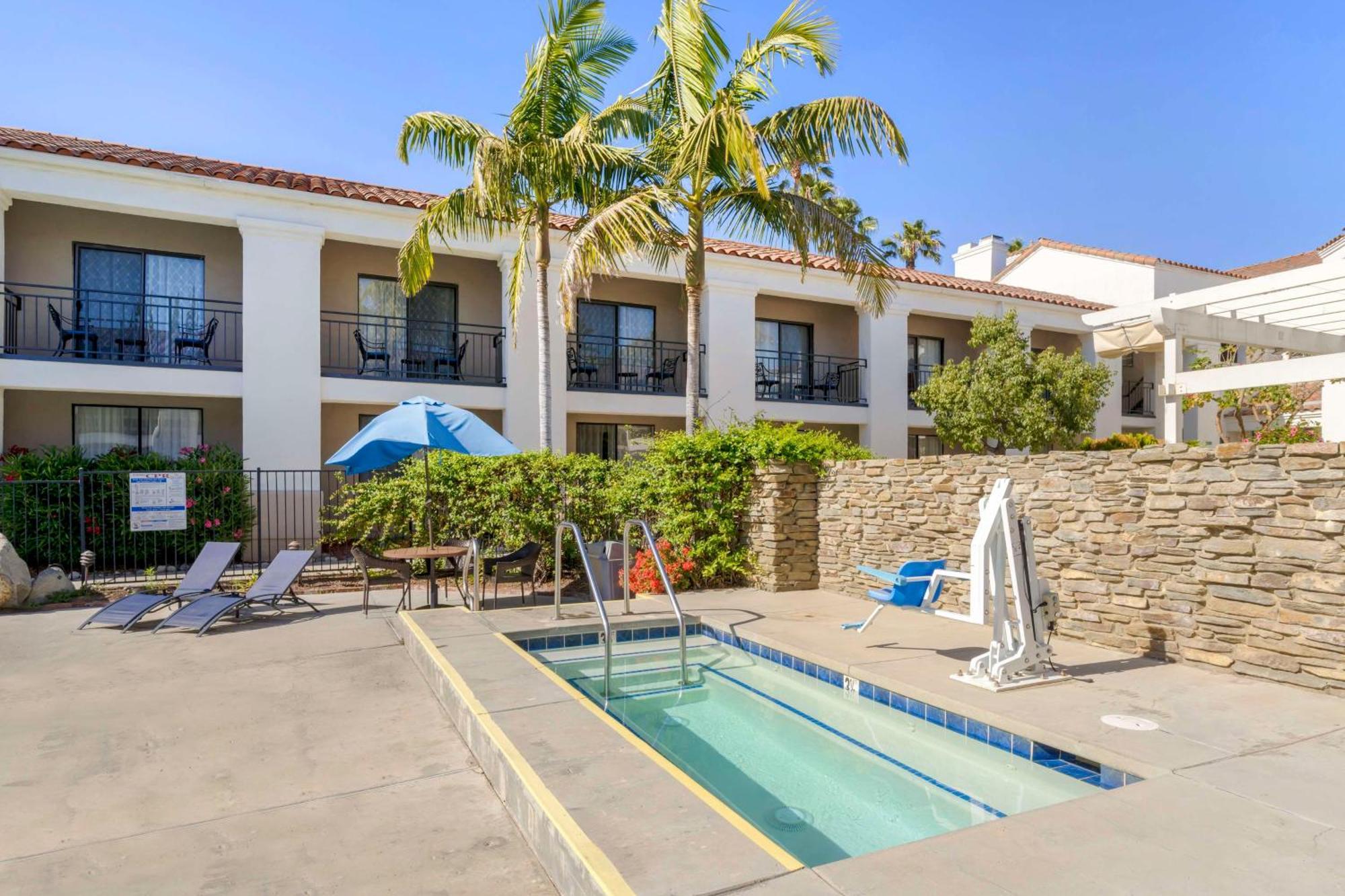 Western Royale & Hotel Simi Valley