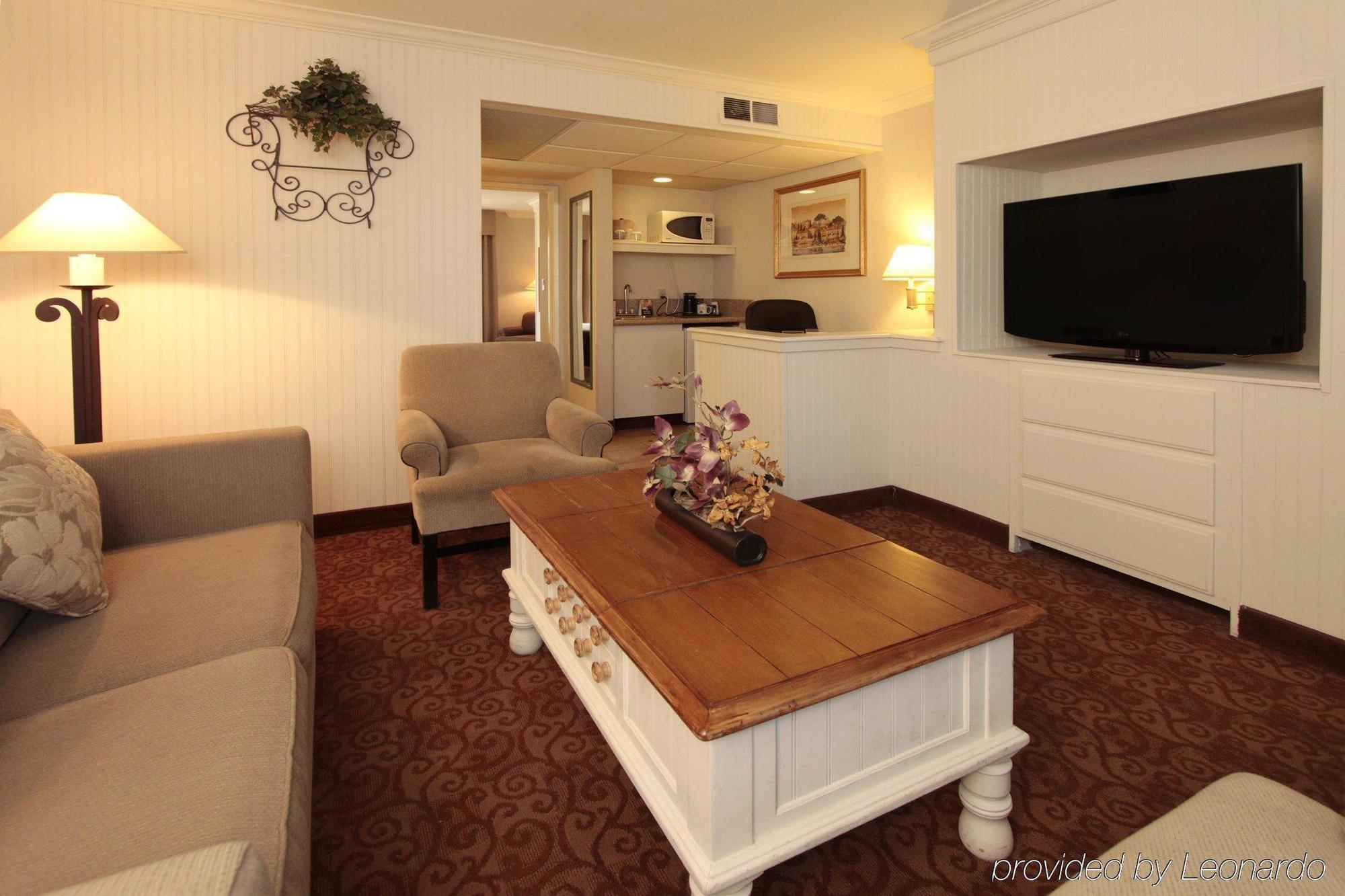 Western Royale & Simi Valley