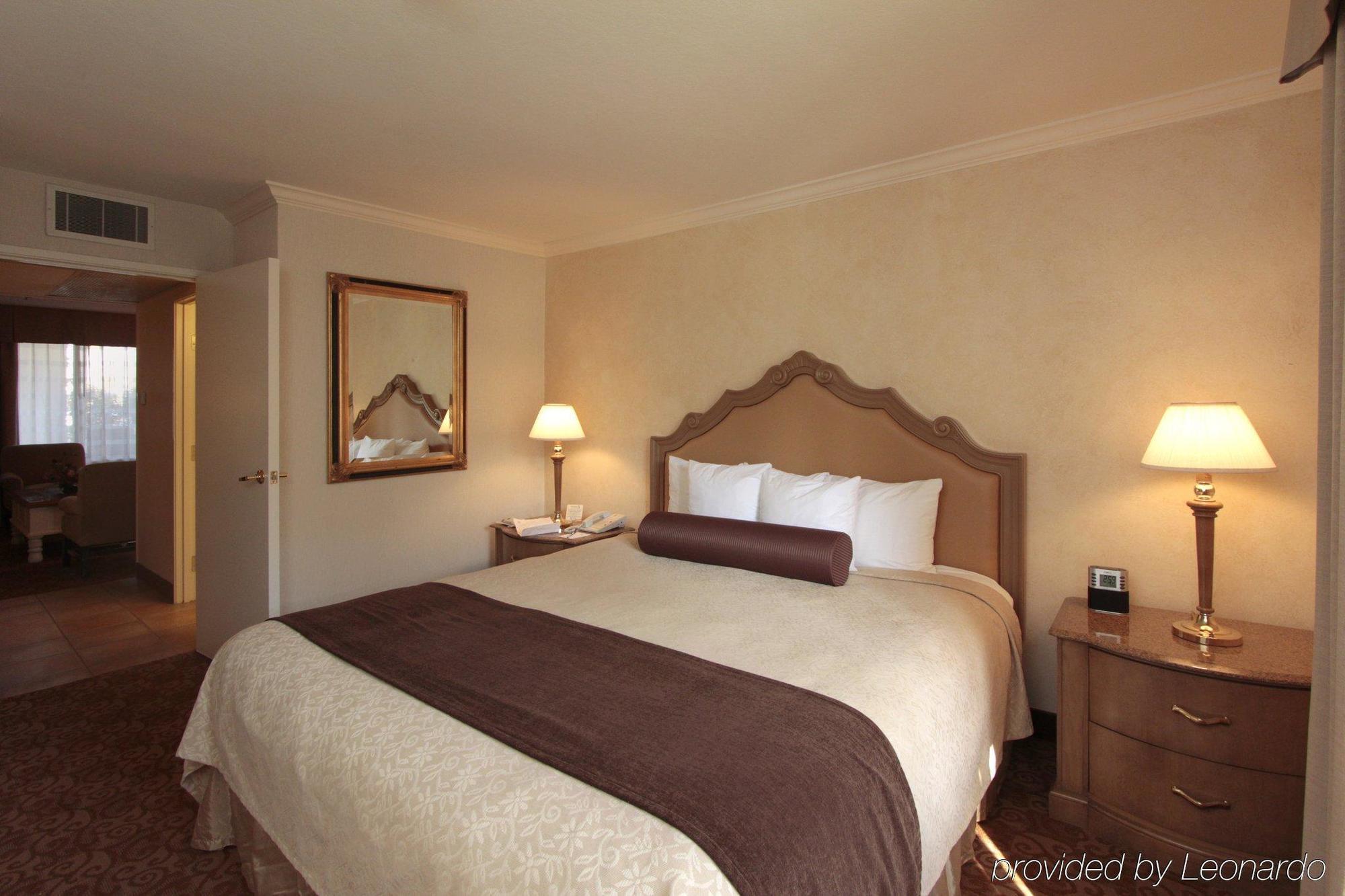 Western Royale & Hotel 3*