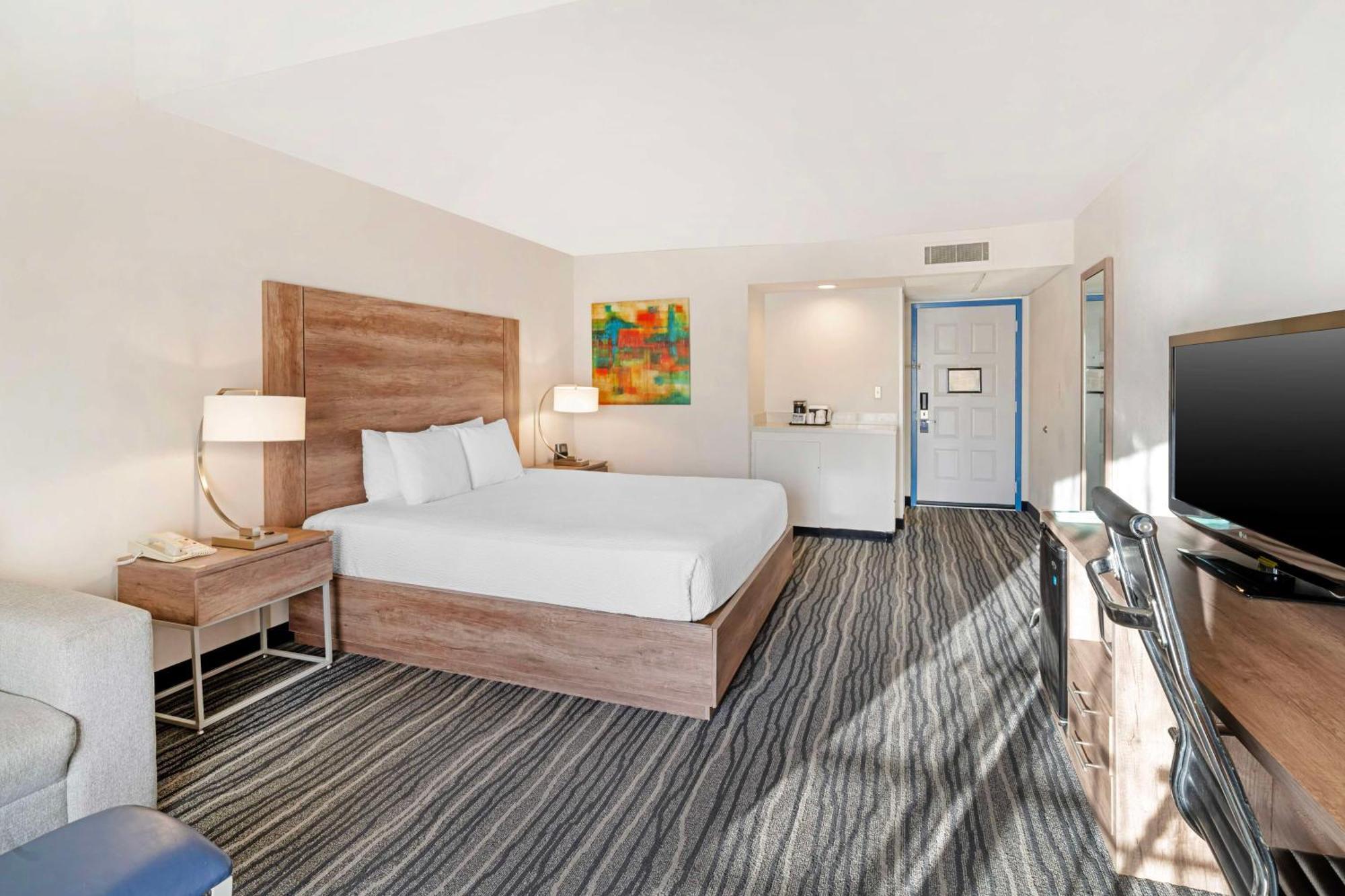 Western Royale Hotel&suites