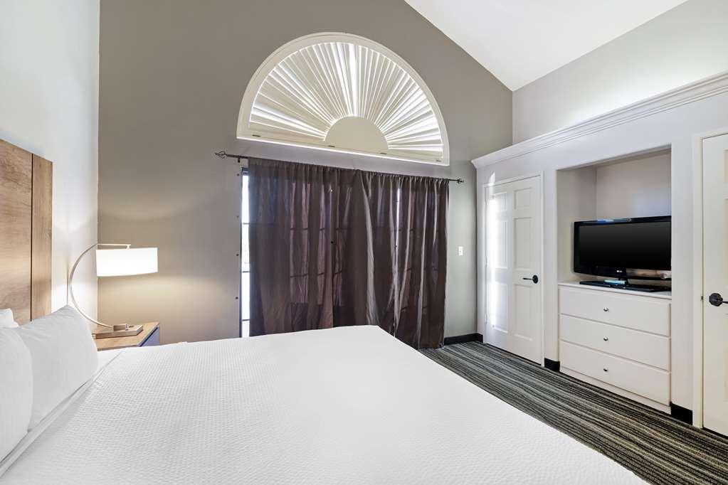 Western Royale Hotel&suites Hotel